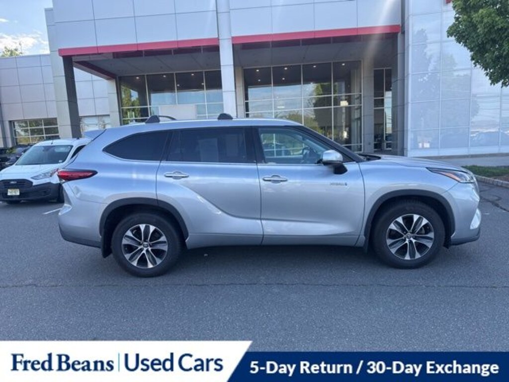 Used 2021 Toyota Highlander Hybrid XLE SUV