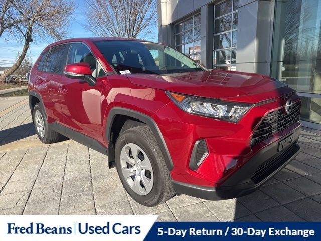 2022 Toyota RAV4 LE photo 2