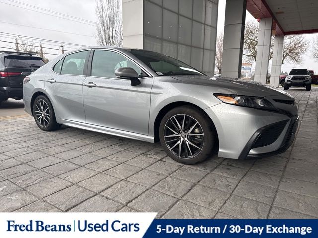 2023 Toyota Camry SE photo 3