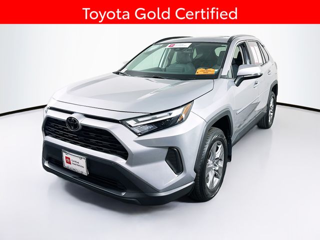 2022 Toyota RAV4 XLE photo 3