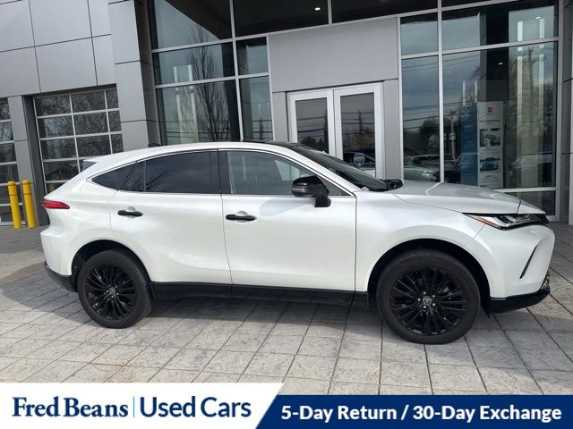 2023 Toyota Venza photo 3