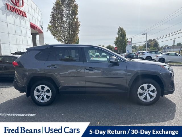 2025 Toyota RAV4 LE photo 4