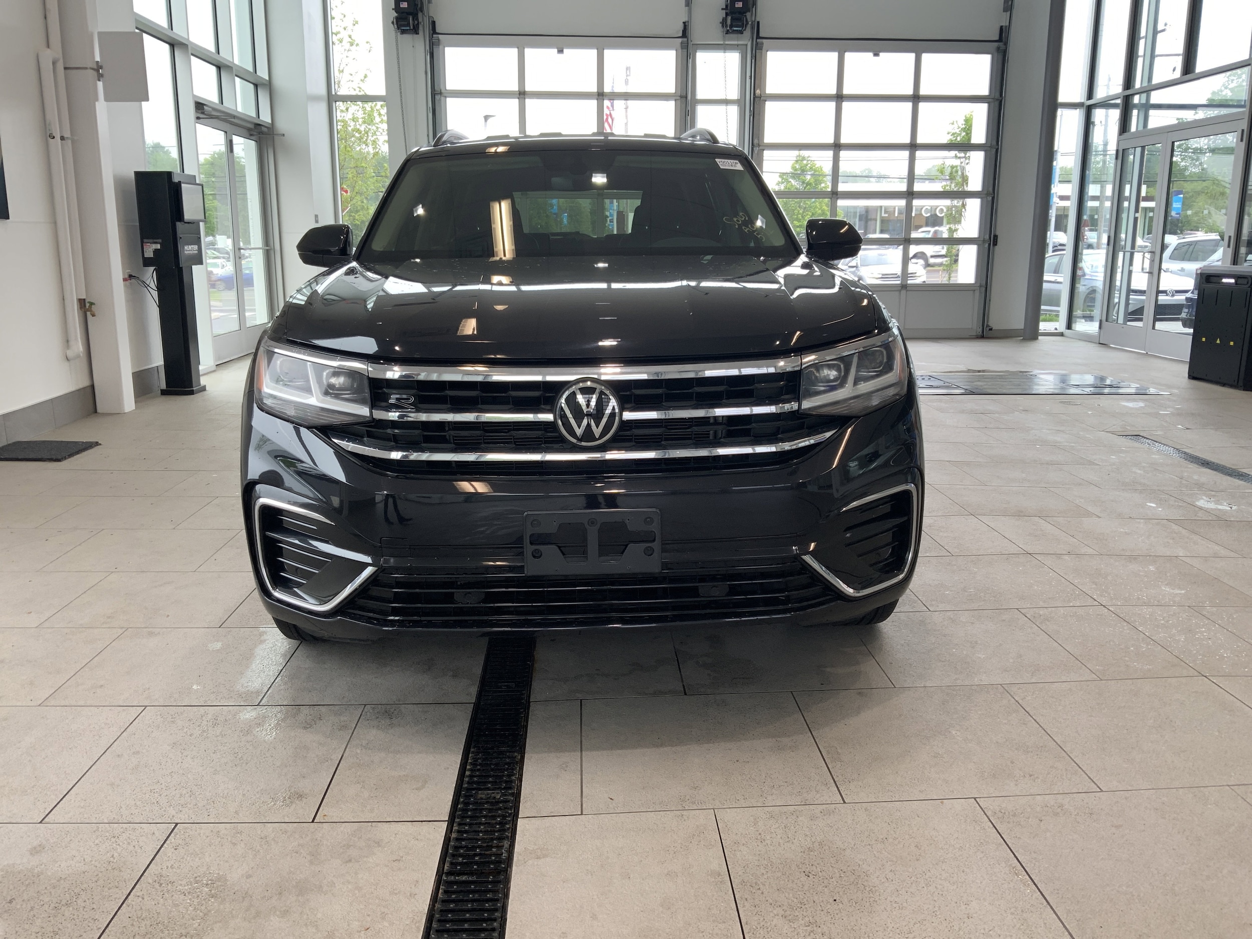 Used 2021 Volkswagen Atlas SE w/Tech R-Line with VIN 1V2NR2CA2MC531182 for sale in Doylestown, PA