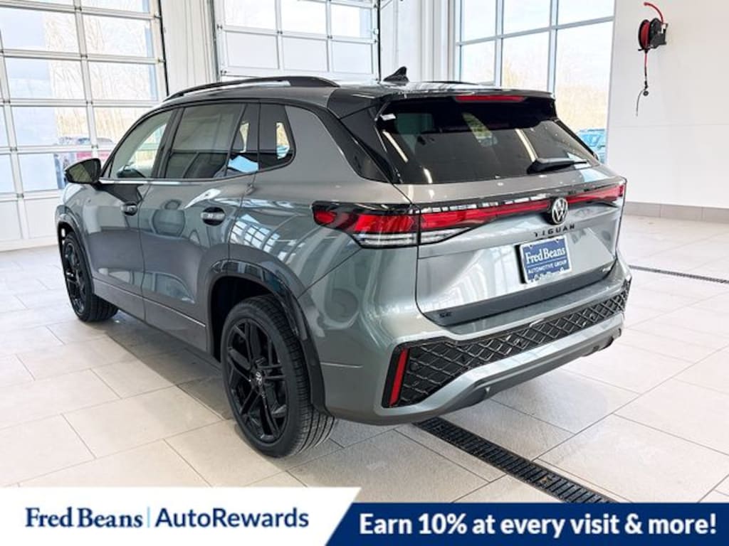 New 2026 Volkswagen Tiguan 2.0T SE R-Line Black SUV