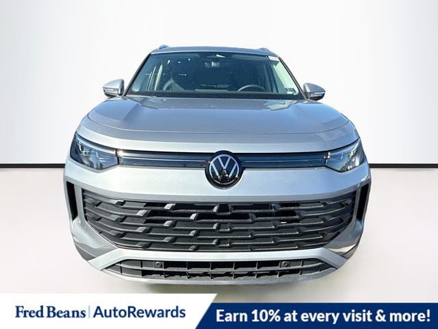 2025 Volkswagen Tiguan SE photo 2