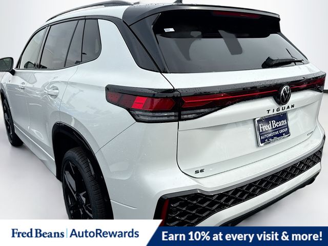 2025 Volkswagen Tiguan SE R-Line Black photo 4