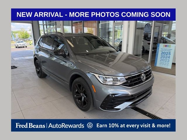 2023 Volkswagen Tiguan 2.0T SE R-Line Black's photo