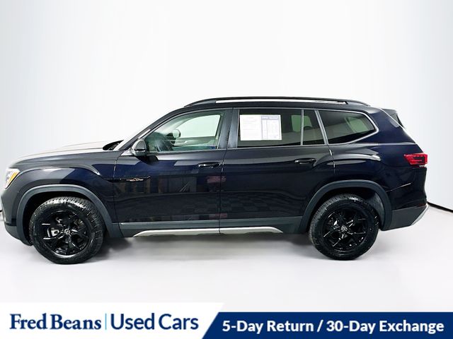 2025 Volkswagen Atlas Peak Edition photo 2