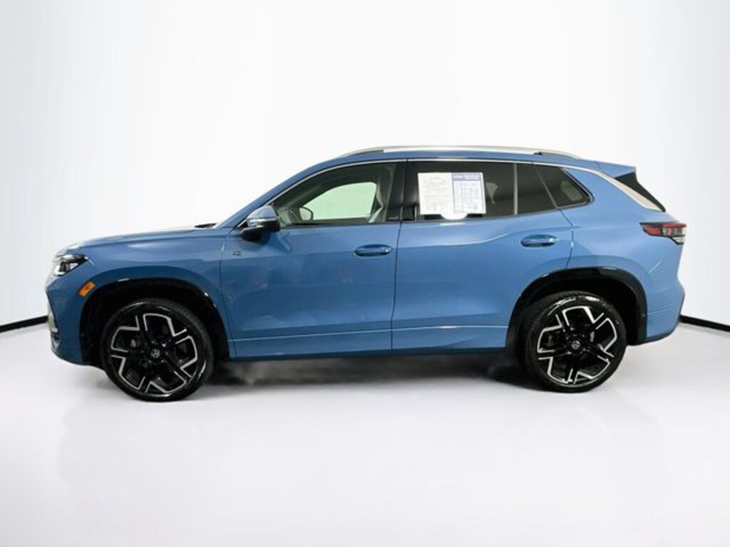 Certified 2025 Volkswagen Tiguan 2.0T SEL R-Line SUV