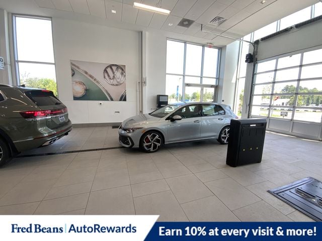 2025 Volkswagen Golf GTI SE - Photo 10