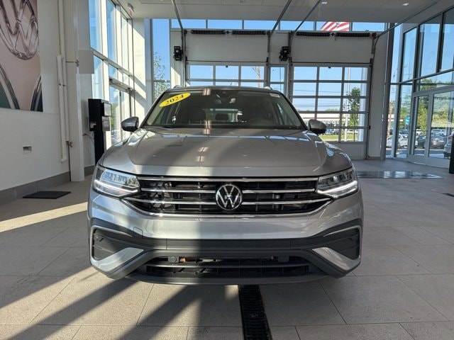 Used 2024 Volkswagen Tiguan SE with VIN 3VV2B7AX8RM130160 for sale in Doylestown, PA