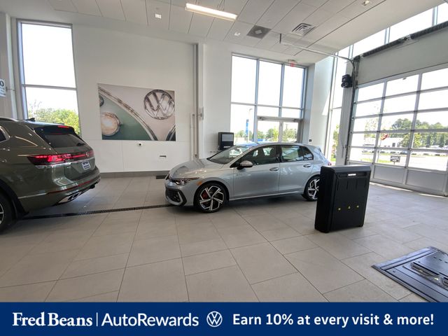 2025 Volkswagen Golf GTI SE - Photo 10
