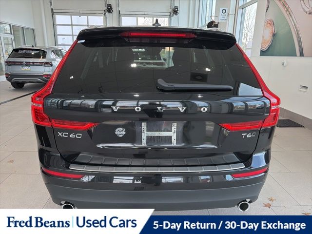 2021 Volvo XC60 T6 Momentum photo 4