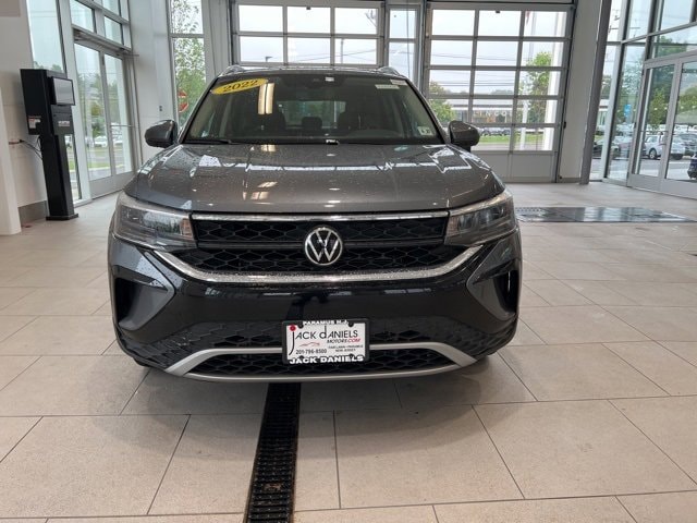 Used 2022 Volkswagen Taos SE with VIN 3VVYX7B29NM067711 for sale in Doylestown, PA