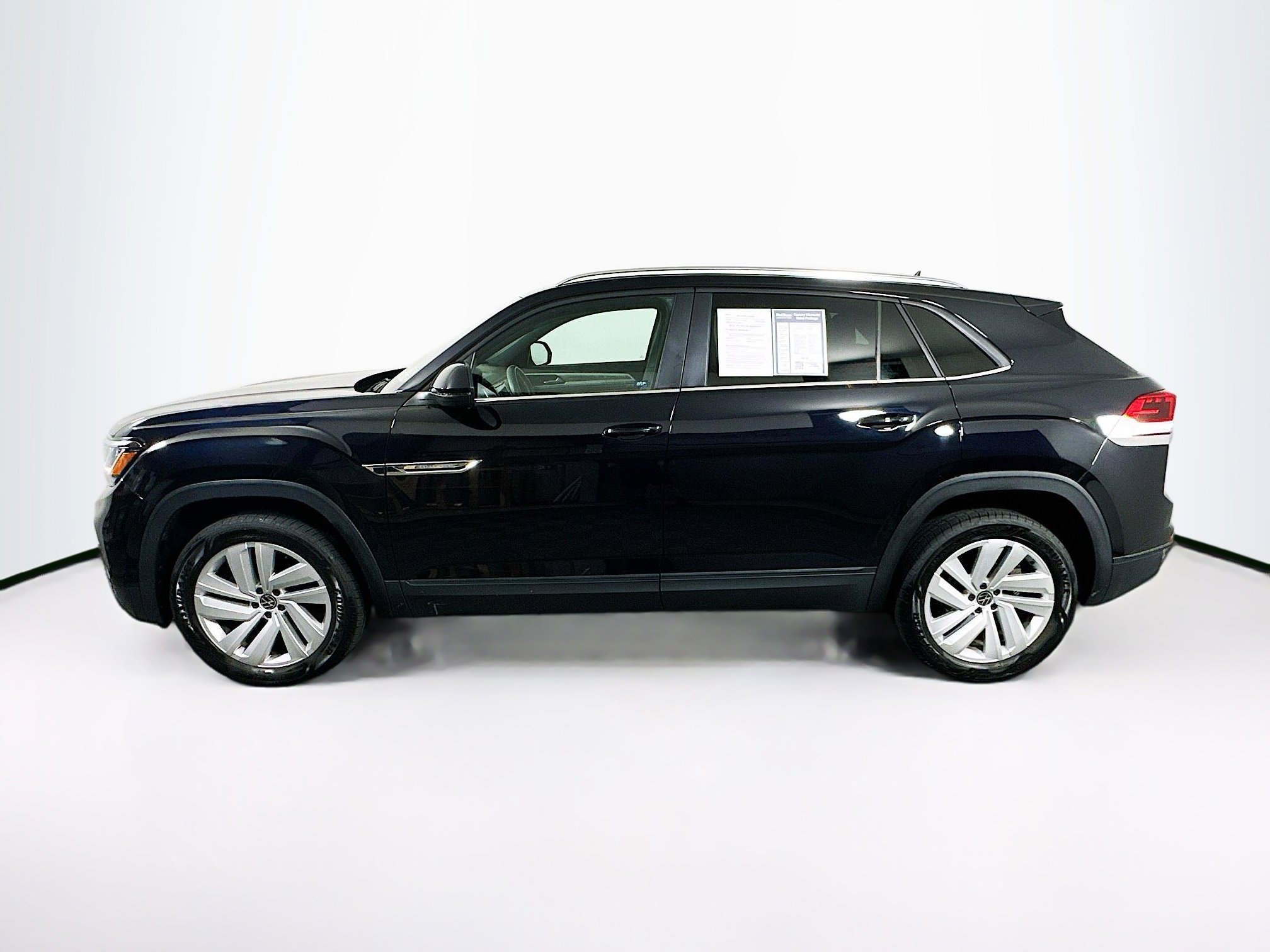 2023 Volkswagen Atlas Cross Sport V6 SE Technology photo 3