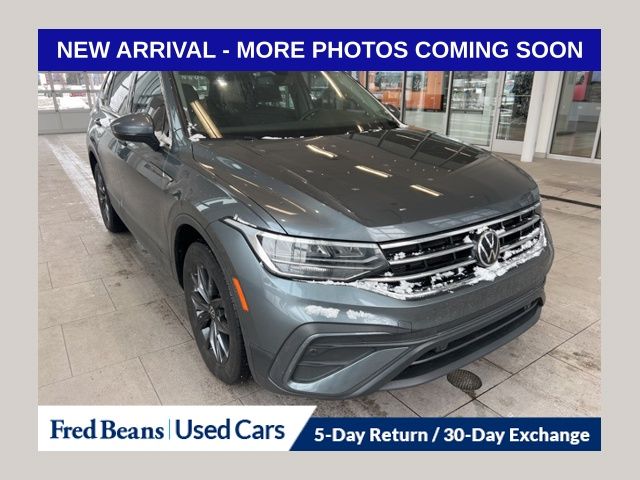 2022 Volkswagen Tiguan SE's photo