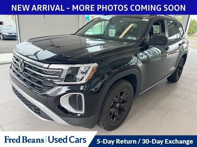 2025 Volkswagen Atlas Peak Edition photo 2