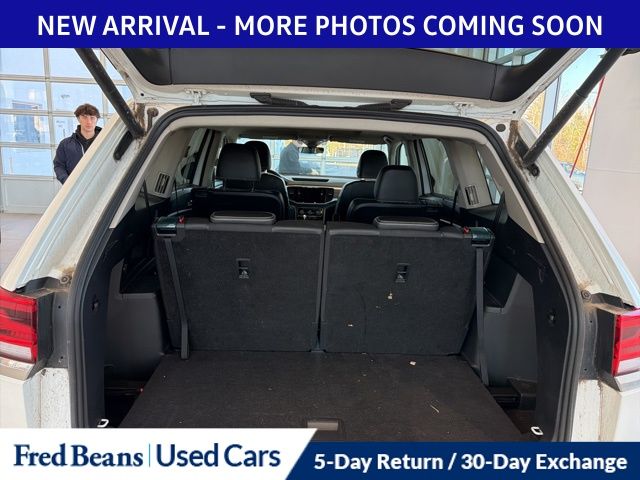 2023 Volkswagen Atlas SEL photo 4