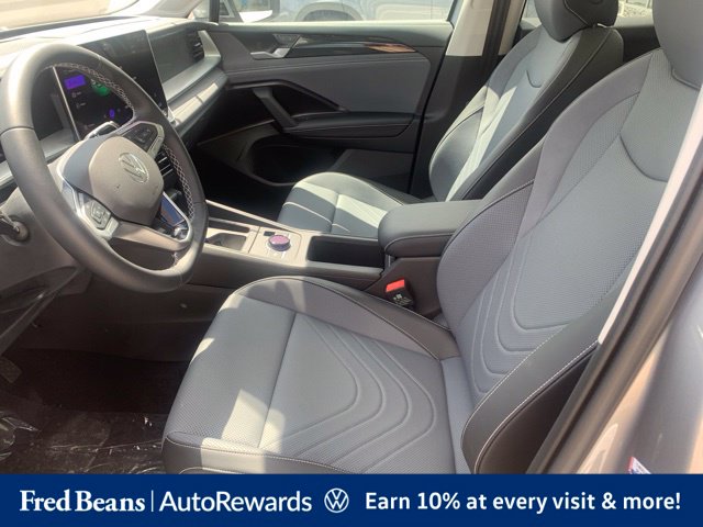 2025 Volkswagen Tiguan SE - Photo 15