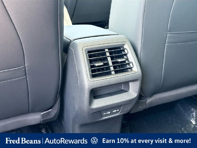 2025 Volkswagen Tiguan SE - Photo 17