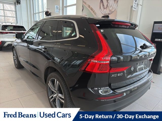 2021 Volvo XC60 T6 Momentum photo 4