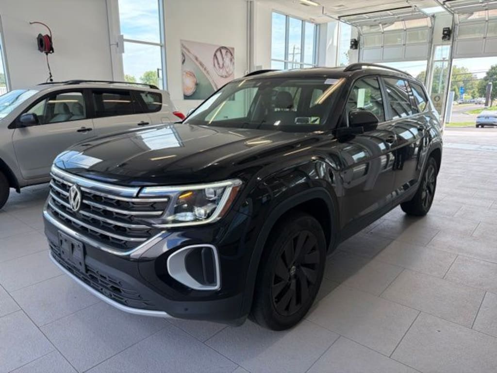 Used 2024 Volkswagen Atlas 2.0T SE w/Technology SUV