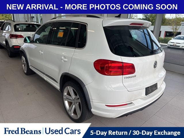2016 Volkswagen Tiguan R-Line photo 3