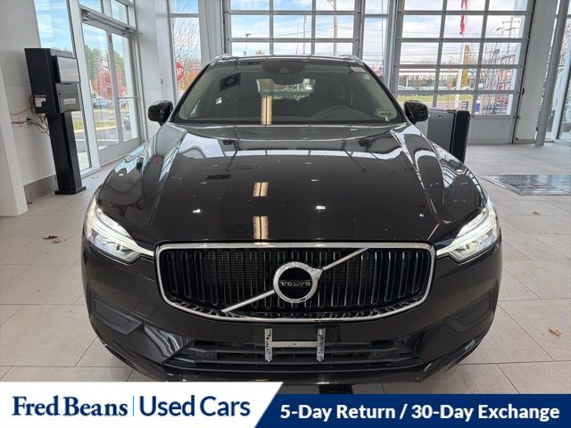 2021 Volvo XC60 T6 Momentum photo 2
