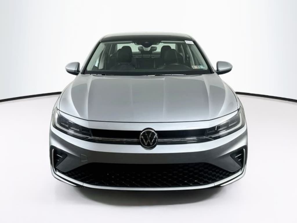 Certified 2025 Volkswagen Jetta 1.5T SE Sedan