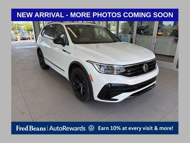 2024 Volkswagen Tiguan 2.0T SE R-Line Black 4Motion's photo