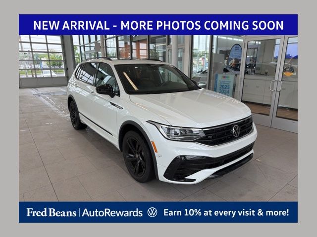 2023 Volkswagen Tiguan 2.0T SE R-Line Black's photo