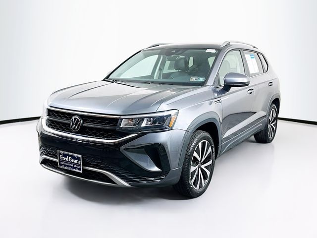 2023 Volkswagen Taos SE photo 3