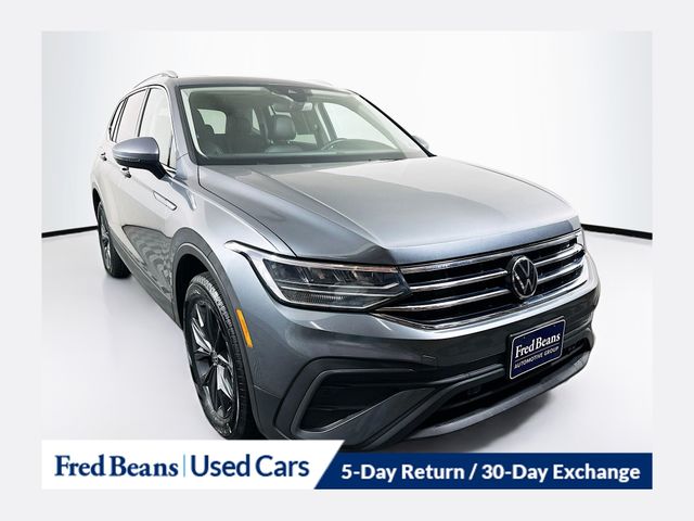 2023 Volkswagen Tiguan SE's photo
