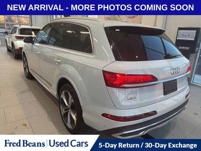 2022 Audi Q7 55 Premium Plus photo 2