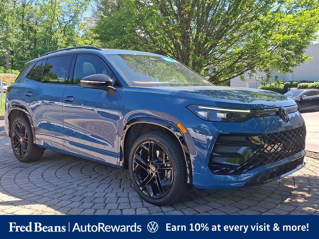 Certified 2025 Volkswagen Tiguan 2.0T SE R-Line Black SUV