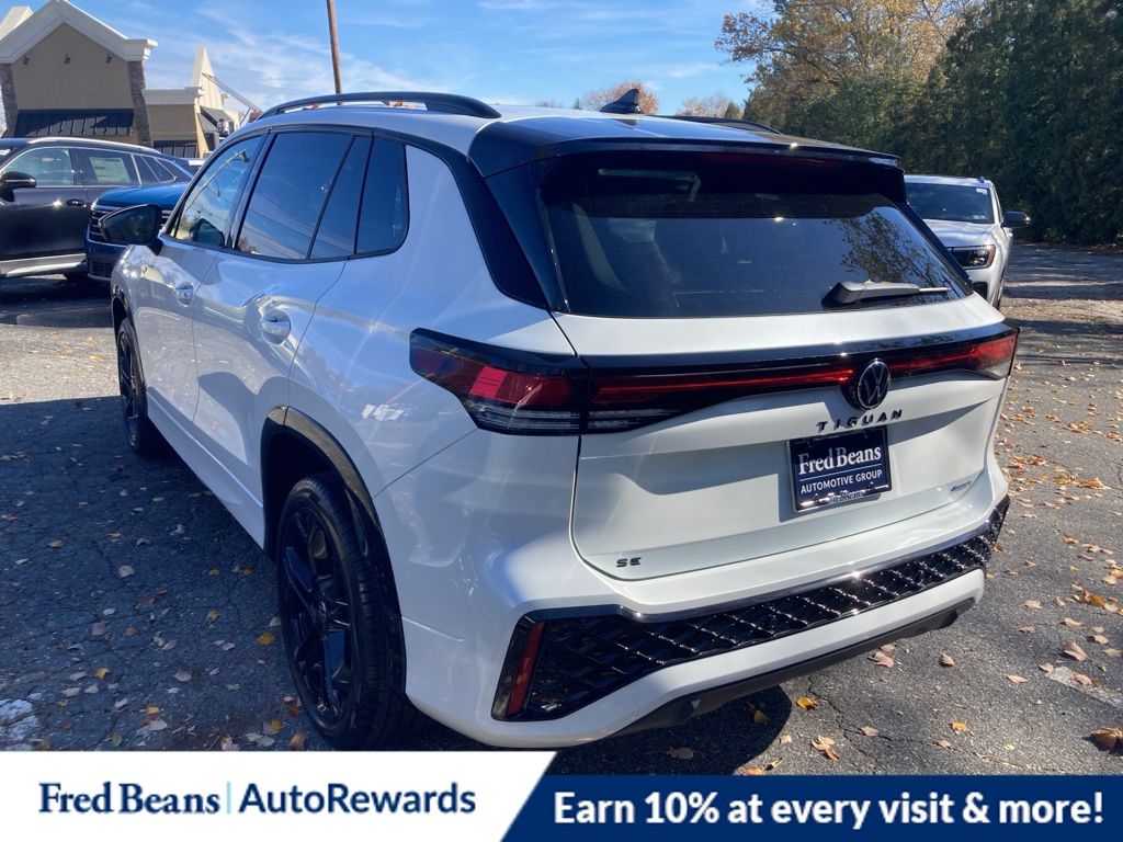 2026 Volkswagen Tiguan SE R-Line Black photo 4