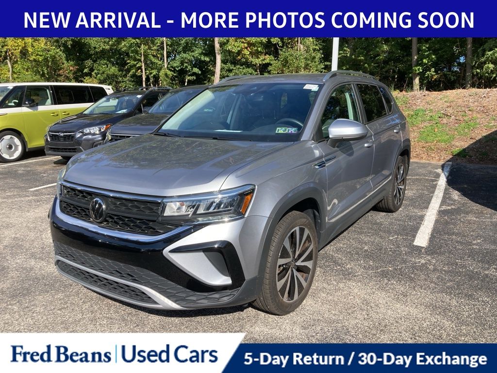 2023 Volkswagen Taos SE photo 3