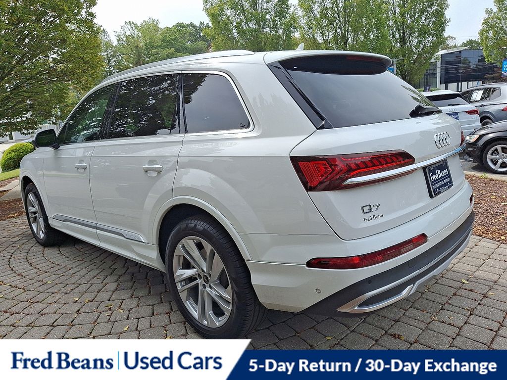2022 Audi Q7 55 Premium Plus photo 2