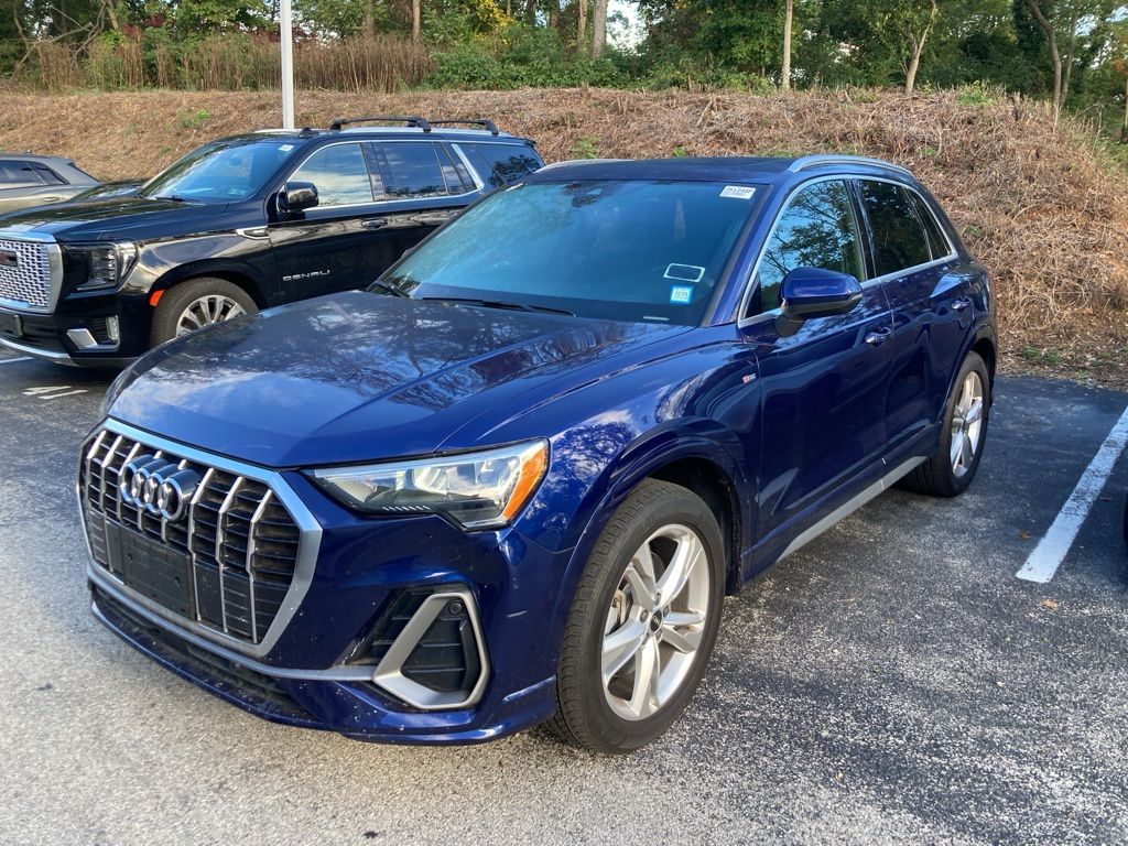 2022 Audi Q3 45 TFSI S line Premium photo 3