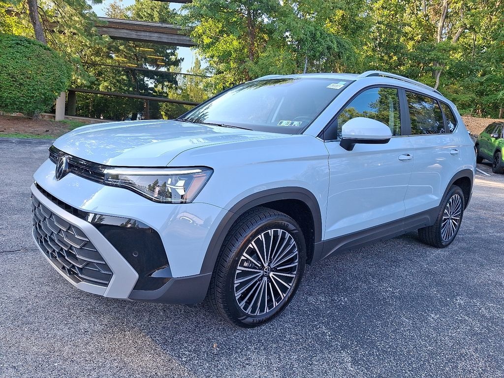 New 2025 Volkswagen Taos 1.5T SE SUV