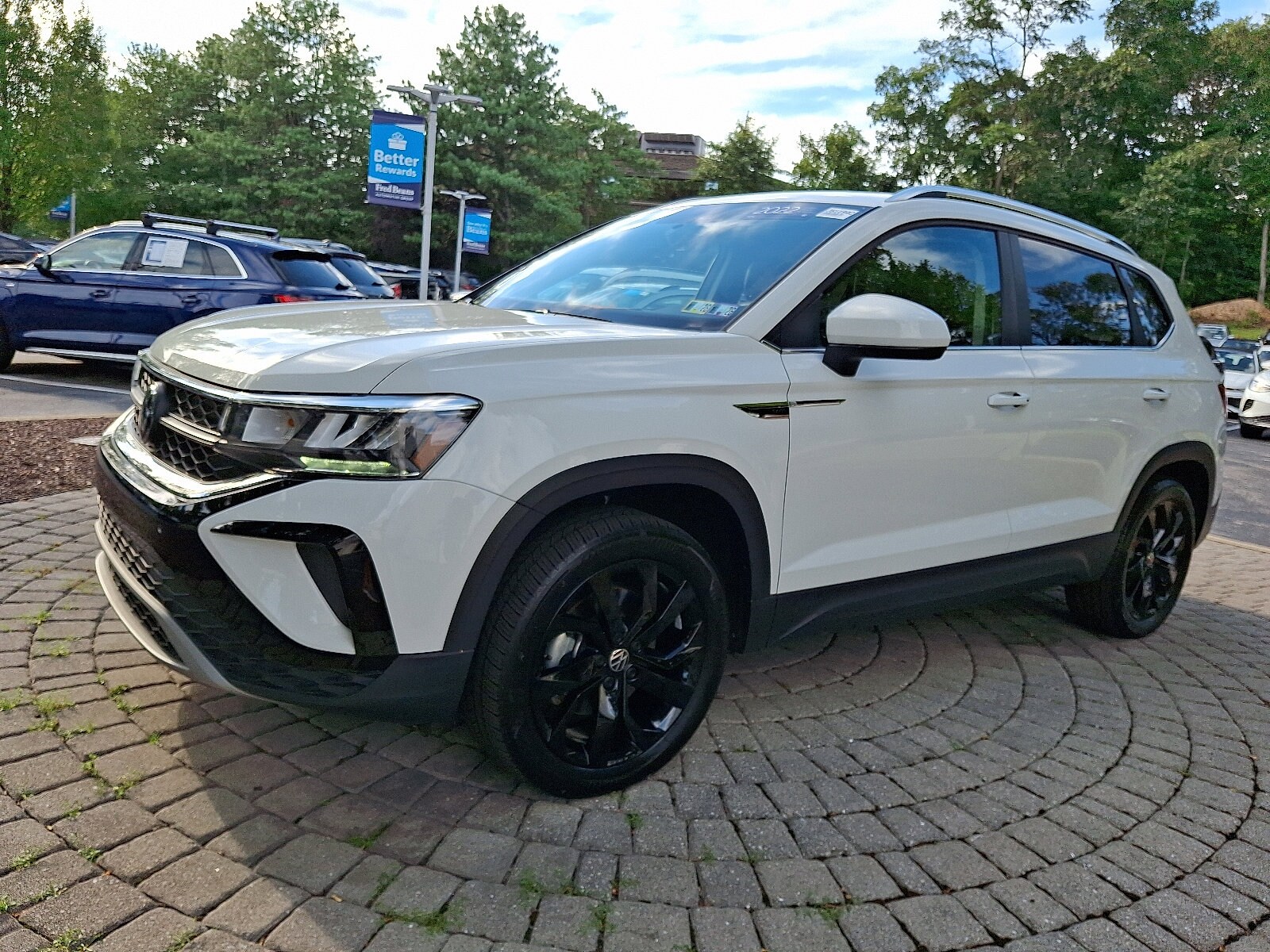 2022 Volkswagen Taos SE photo 2