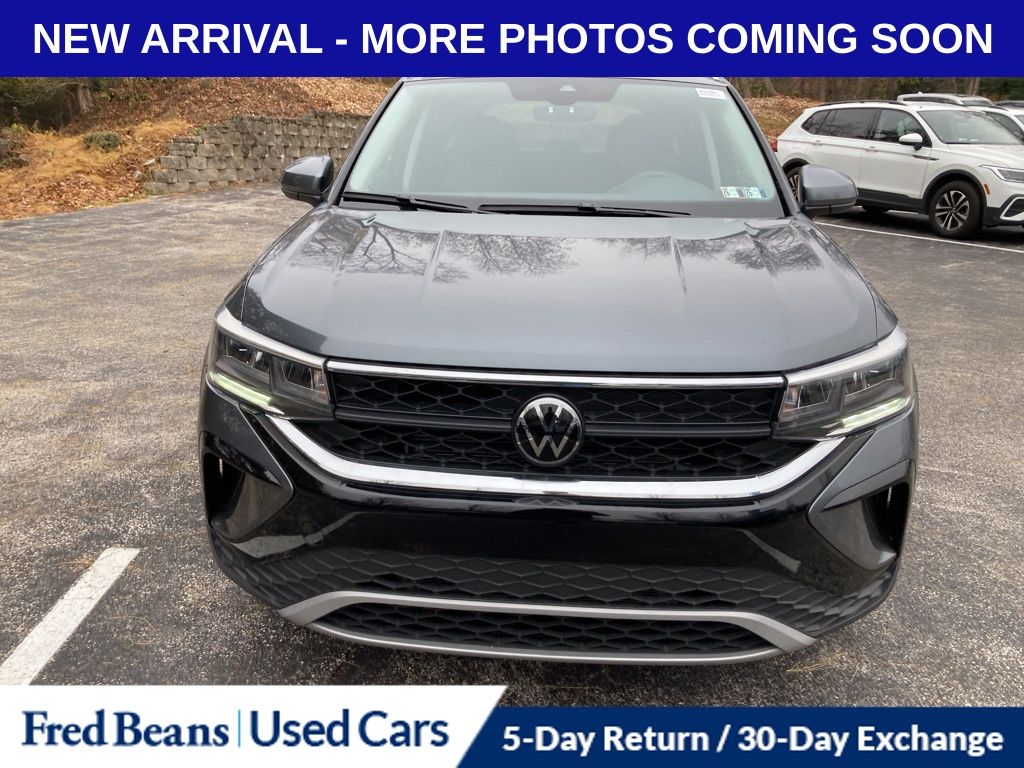 2024 Volkswagen Taos SE photo 2