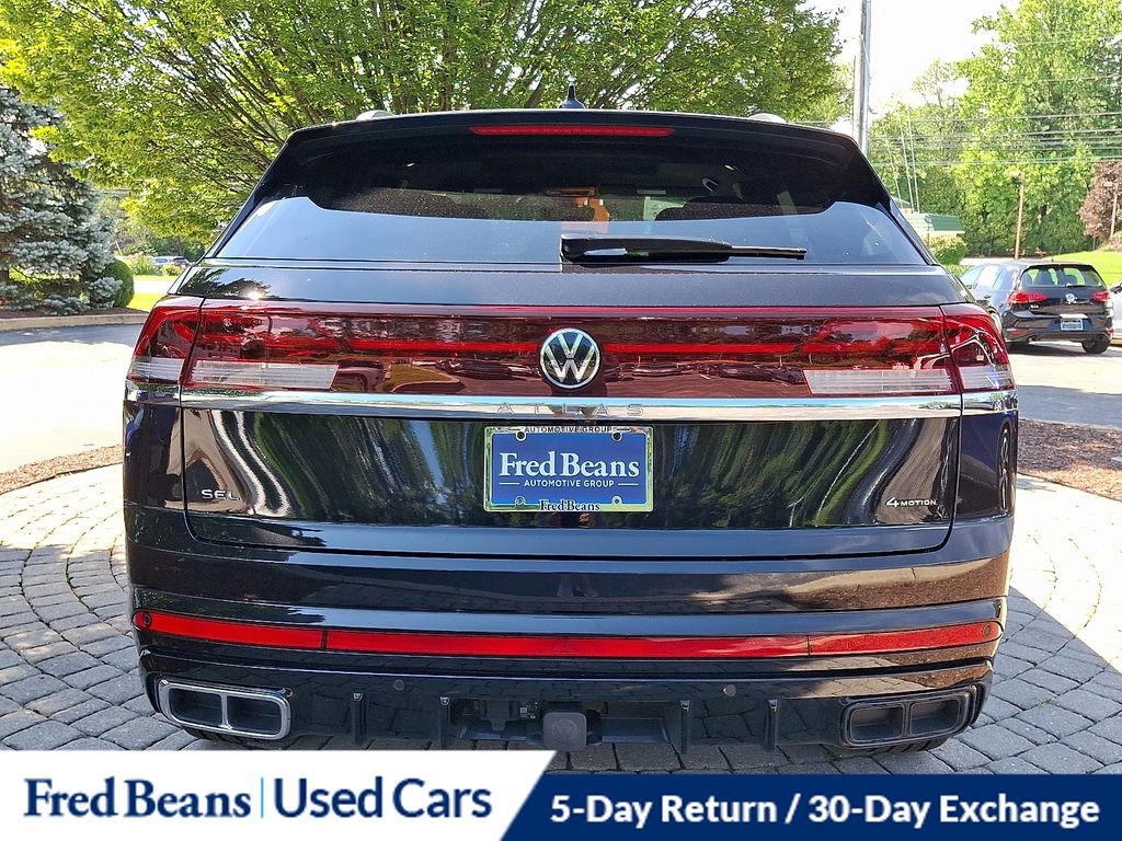 2025 Volkswagen Atlas Cross Sport SEL Premium R-Line photo 2