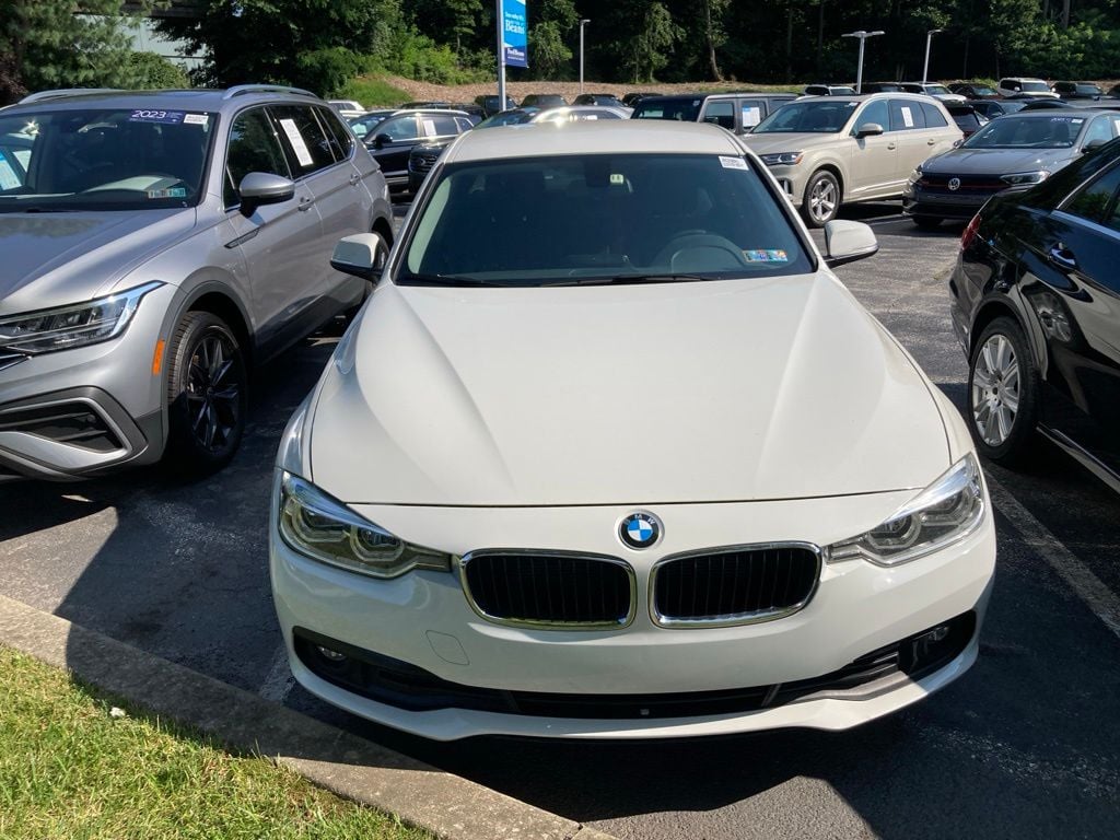 Used 2018 BMW 3 Series 320i with VIN WBA8A9C52JAH13487 for sale in Devon, PA