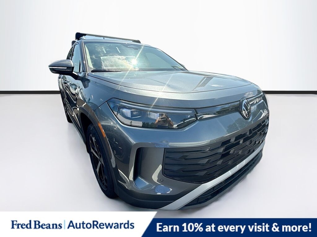 New 2025 Volkswagen Tiguan 2.0T SE SUV