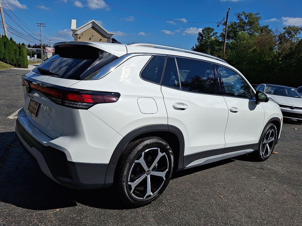 New 2025 Volkswagen Tiguan 2.0T SE SUV