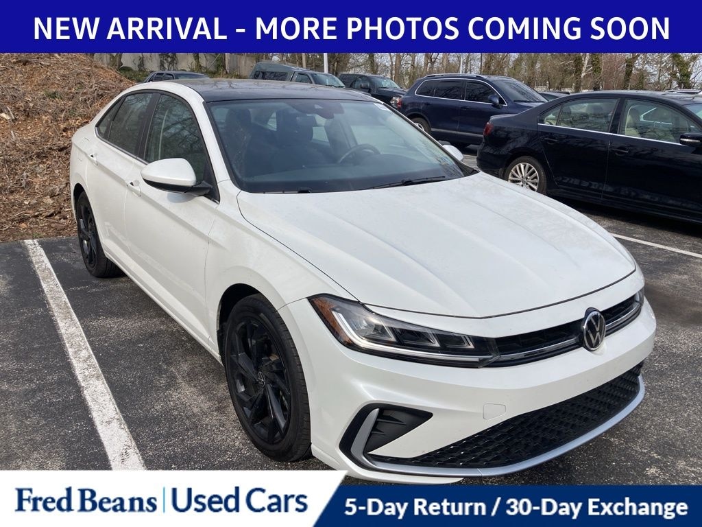 Used 2025 Volkswagen Jetta 1.5T SE Sedan
