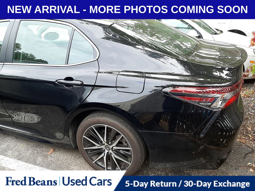 2023 Toyota Camry SE photo 4