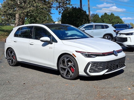 2025 Volkswagen Golf GTI 2.0T SE Hatchback