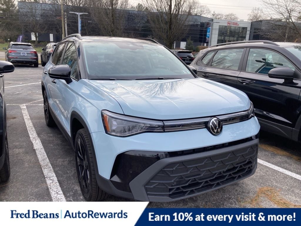 2026 Volkswagen Taos SE Black's photo